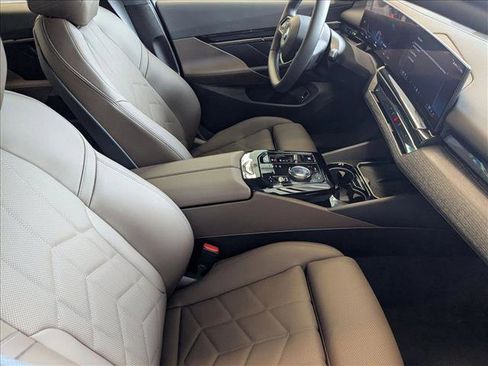 Used 2025 BMW i5 eDrive40i w/ Premium Package image 20