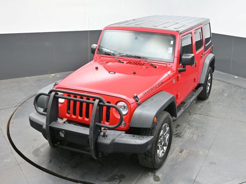 Used 2015 Jeep Wrangler Unlimited Rubicon image 32