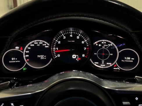 Used 2018 Porsche Panamera image 16