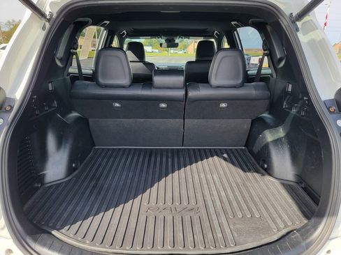 Used 2018 Toyota RAV4 SE w/ Power Extra Value Package image 18