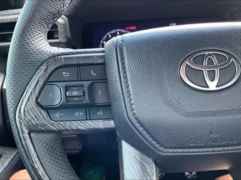 Used 2025 Toyota Tacoma TRD Sport AWD/4WD image 11