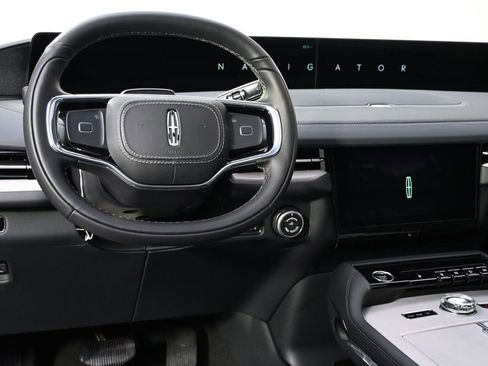 New 2026 Lincoln Navigator Reserve AWD/4WD image 12