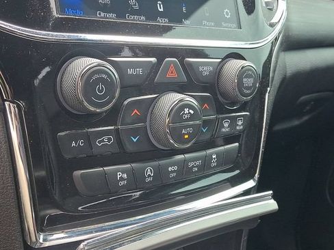 Used 2021 Jeep Grand Cherokee Laredo X AWD/4WD image 17