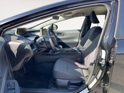 Used 2025 Toyota Prius LE image 9