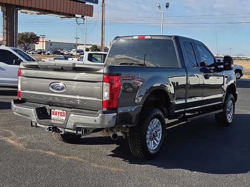 Used 2018 Ford F250 XLT w/ XLT Value Package image 3