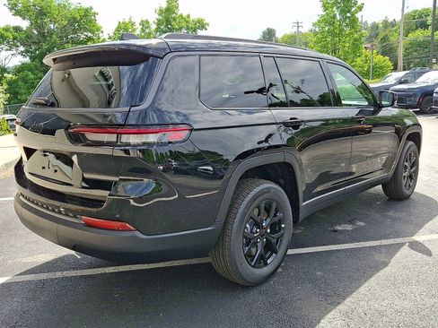 New 2026 Jeep Grand Cherokee L 4WD image 3