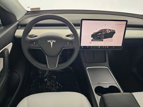 Used 2022 Tesla Model Y Long Range image 18