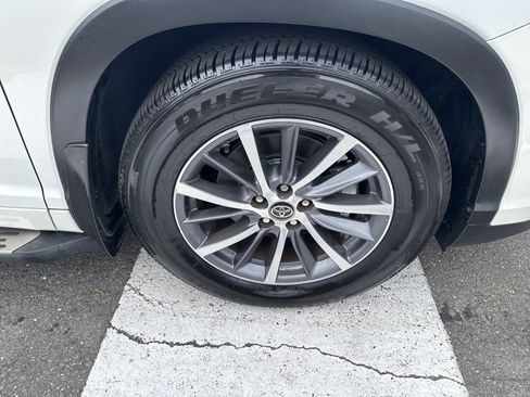 Used 2018 Toyota Highlander XLE AWD/4WD image 12