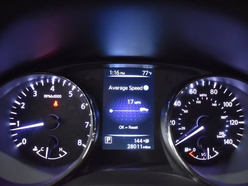 Used 2017 Nissan Rogue SV w/ SV Premium Package FWD image 27