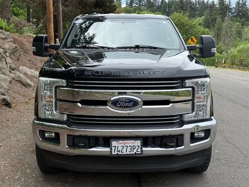 Used 2017 Ford F250 Lariat w/ Lariat Value Package AWD/4WD image 4