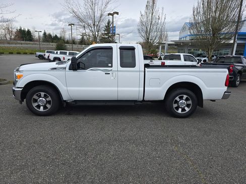 Used 2015 Ford F250 Lariat w/ Camper Package image 3