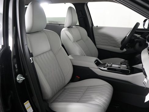 Used 2025 Mitsubishi Outlander AWD image 36