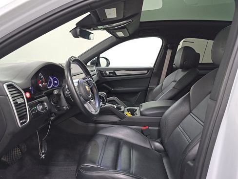 Used 2023 Porsche Cayenne Platinum Edition AWD/4WD image 8