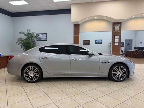 Used 2018 Maserati Quattroporte S GranLusso Q4 AWD/4WD image 9