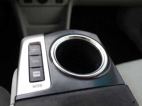 Used 2012 Toyota Prius V Two image 18