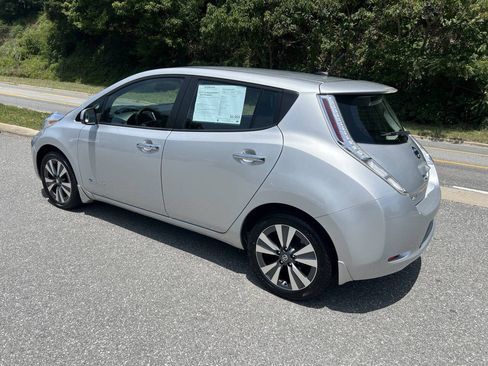 Used 2016 Nissan Leaf SV w/ Premium Package FWD image 4