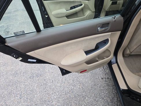 Used 2004 Honda Accord LX image 28