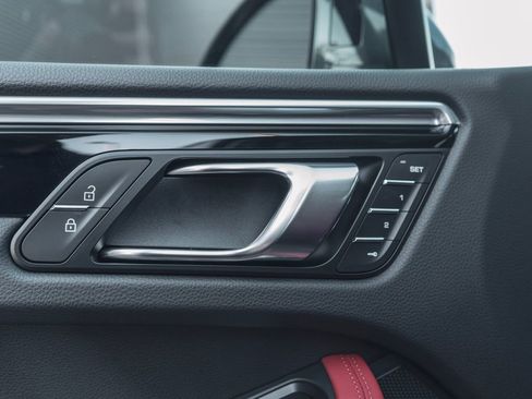 New 2025 Porsche Macan image 31