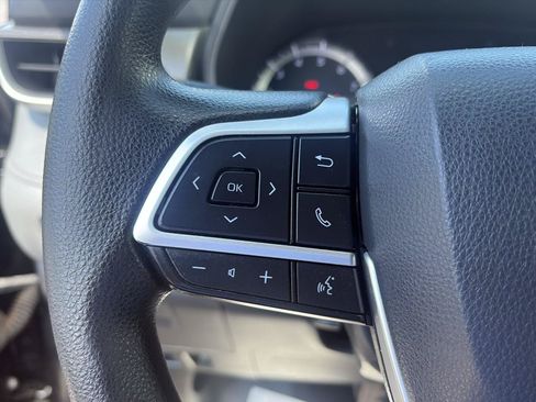 Used 2022 Toyota Highlander L FWD image 24