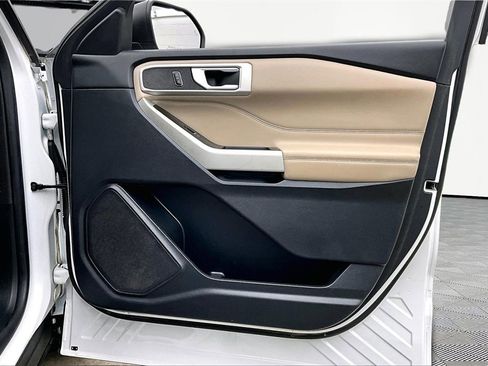 Used 2021 Ford Explorer XLT image 24