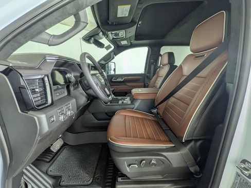 New 2026 GMC Sierra 2500 Denali Ultimate AWD/4WD image 17