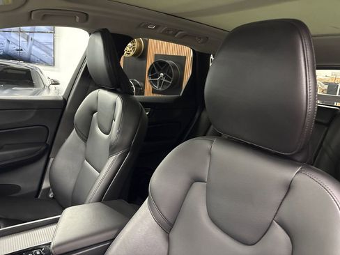 Used 2024 Volvo XC60 B5 Core w/ Climate Package image 30