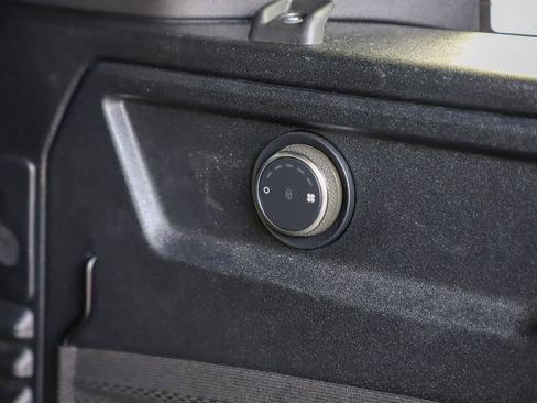 Used 2024 Land Rover Defender 110 V8 image 42