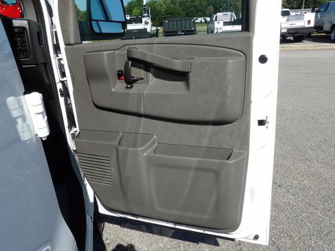 Used 2021 Chevrolet Express 2500 w/ Safety Package RWD image 33