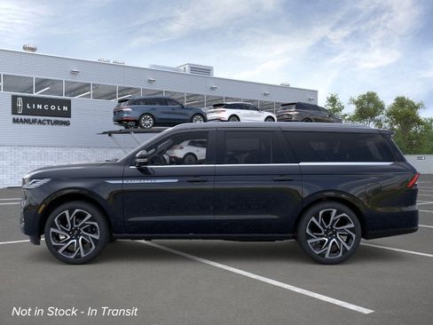 New 2026 Lincoln Navigator L Reserve image 3
