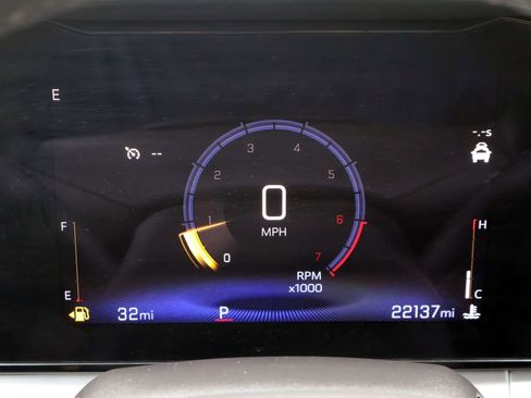 Used 2025 Chevrolet Trax LT w/ LT Convenience Package FWD image 24