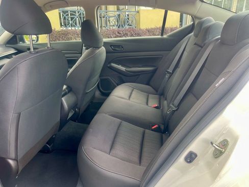 Used 2025 Nissan Altima 2.5 SV FWD image 11