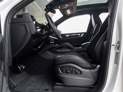 New 2026 Porsche Cayenne GTS image 26