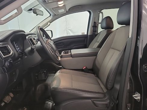 Used 2019 Nissan Titan S image 6
