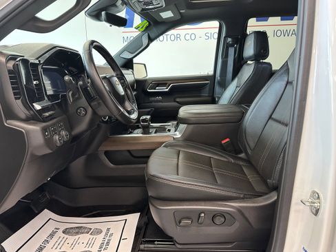Used 2024 Chevrolet Silverado 1500 High Country AWD/4WD image 11