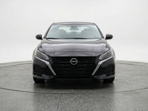 Used 2025 Nissan Altima 2.5 SV image 2
