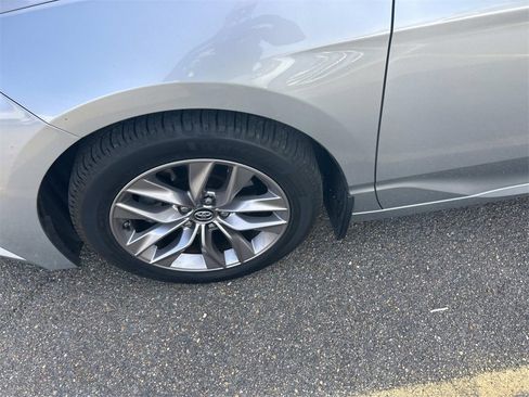 Certified 2019 Toyota Avalon XLE image 18