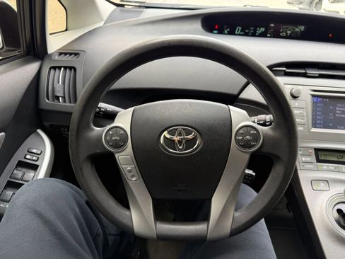 Used 2013 Toyota Prius Two w/ Preferred Accessory Pkg FWD image 16