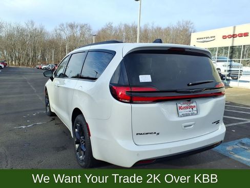 New 2026 Chrysler Pacifica Limited w/ S Appearance Package image 7
