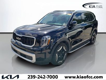 Certified 2025 Kia Telluride EX w/ EX Captain's Chair Package