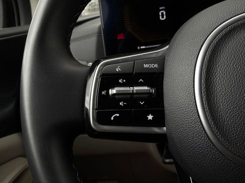 Used 2026 Kia Carnival FWD image 38