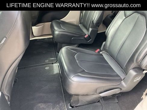 Used 2024 Chrysler Pacifica Touring-L FWD image 21