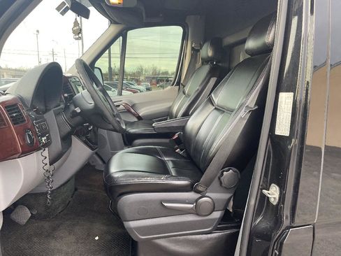 Used 2009 Dodge Sprinter 2500 RWD image 10