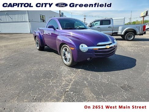 Used 2004 Chevrolet SSR w/ Preferred Equipment Group RWD image 1