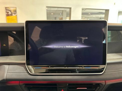 Used 2026 Volkswagen Tiguan SE AWD/4WD image 20