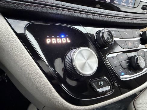 Used 2019 Chrysler Pacifica Limited image 25