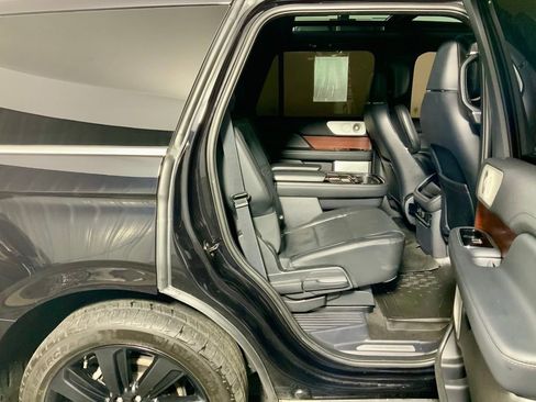 Used 2022 Lincoln Navigator Reserve image 34