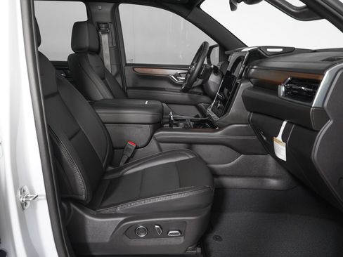 Used 2026 GMC Yukon Denali w/ Sun & Power Step Package AWD/4WD image 9