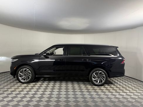 Used 2025 Lincoln Navigator L Reserve AWD/4WD image 11
