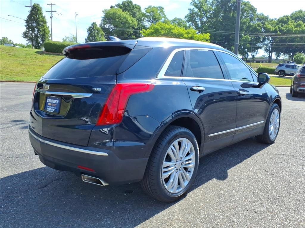 Used 2017 Cadillac XT5 Premium Luxury w/ Driver Assist Package AWD/4WD image 3