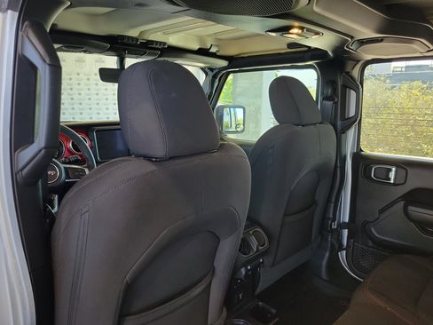 Used 2023 Jeep Wrangler Unlimited Rubicon AWD/4WD image 10